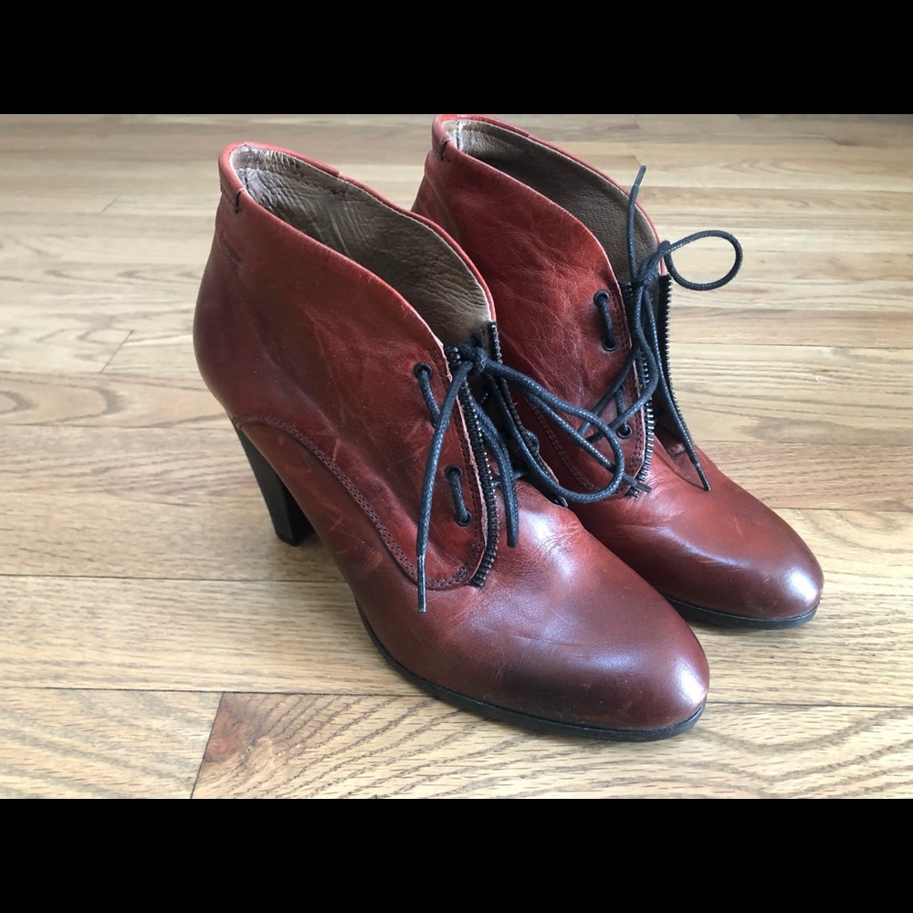 NWOT Coque Terra booties size 37